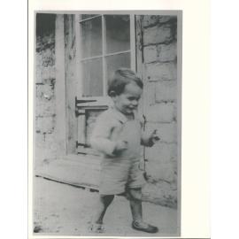 Mapua Oct 1941 - Before door with no glass in Paul 1 1/2 yrs