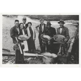 Group of people, some holding gold pans, near Cromwell?