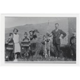 Children with moa skeleton