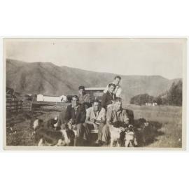 Group of men and dogs
