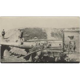 Soldiers with unidentified equipment