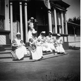 Plunket Nurses and babies (Karitane)