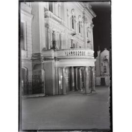 Portico entrance to the Municipal Chambers, the Octagon, Dunedin