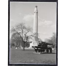 War memorial and former coastal defence gun at Queens Gardens, Dunedin