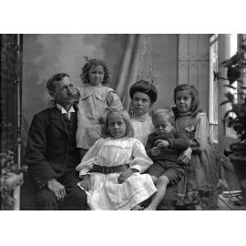 Flo, Ethel, Vera, Alex, Fred and Emily McGeorge