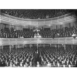 George Wallace and an audience in the Princess Theatre