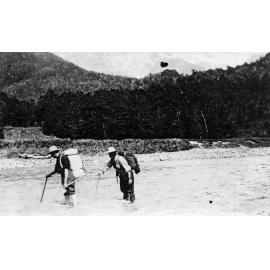 Crossing the east branch of Matukituki River
