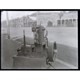 Orion single-cylinder marine oil engine