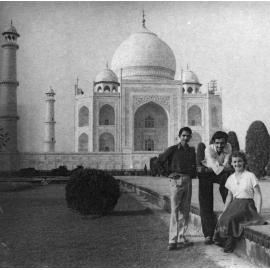 Louise Sutherland and two unidentified men at the Taj Mahal, India