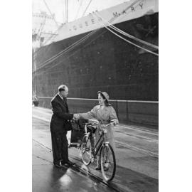 Louise Sutherland 'Arriving back in England(was met by the Raleigh bicycle representative) Southampton'