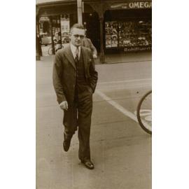 Noel Hulme crossing road