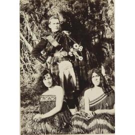 Pani Rehu, unidentified wāhine Māori, and unidentified man in Scottish dress and bagpipes