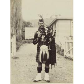 Wanaka Weka or Boko Weka with pipes and in Scottish dress