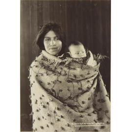 Wahine Māori and child
