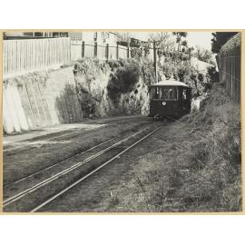 Kaikorai Roslyn cable car in cutting, Belgrave Crescent