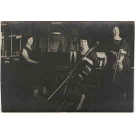 'Mum and Vi', piano trio with Elena Allen on cello