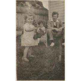 'Tui [Allen] & family Dunedin'