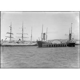 Shipping at Dunedin