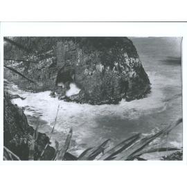 Tunnel Island, Blowhole