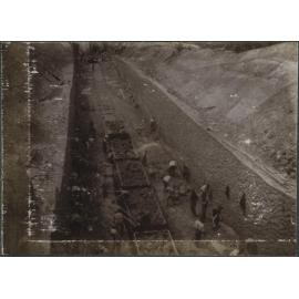 Looking from other end of the Caversham tunnel under construction