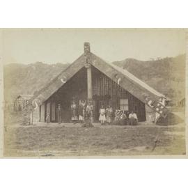 Wharepuni at  Parekino, Wanganui River