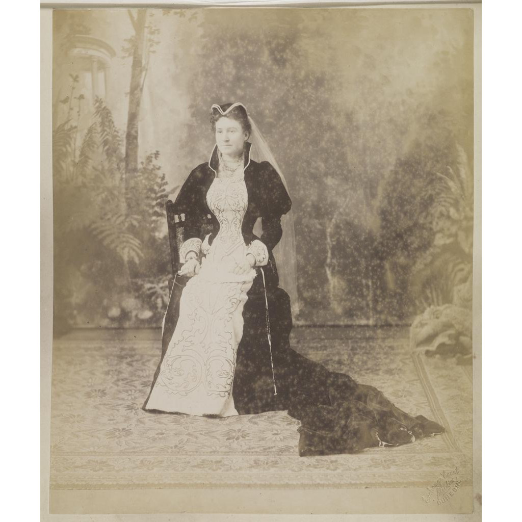 'Souvenir of the Scottish Carnival, Dunedin 1895' photograph album - P1990-015/44