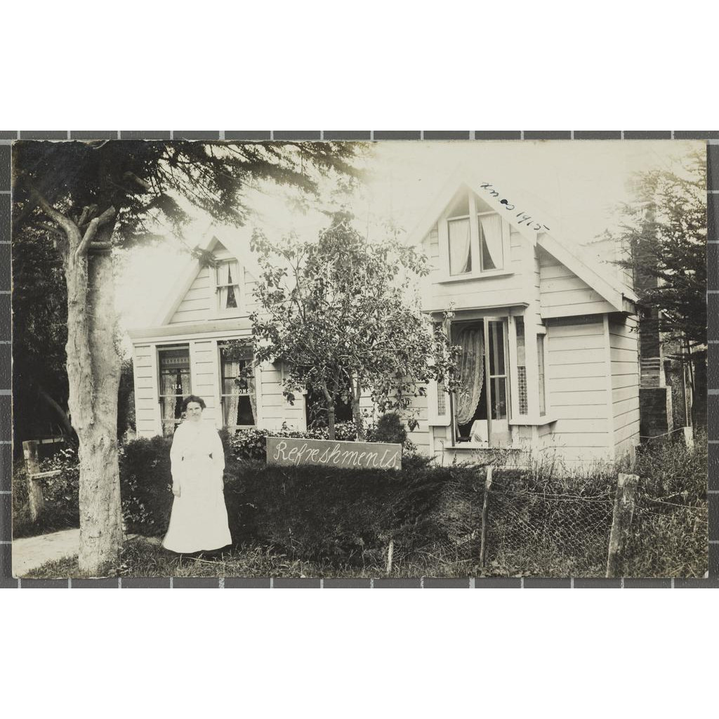Mollinson and Watson/Simmons family photograph album - P1996-032/2