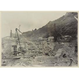 Terraced rockfill and drydock walls