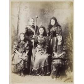 Gipsy Queen & Retinue