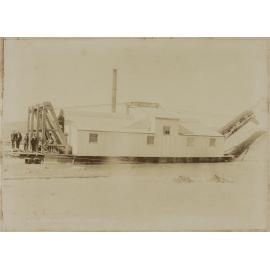 Nil Desperandum Dredge, N.Z.