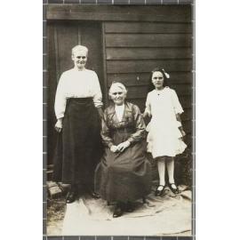 Violet Simmons with her mother and daughter