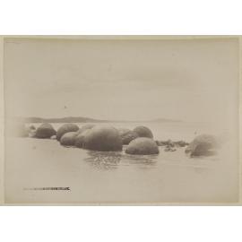 Moeraki Beach, Otago, N.Z.