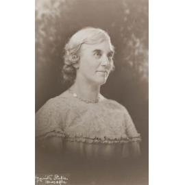 Dr Emily Siedeberg McKinnon