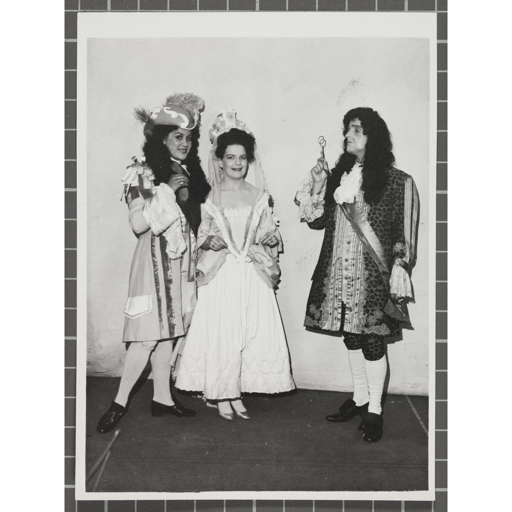 Photographs by Geoff Adams of New Zealanders living in London in the 1960s - P2004-044/1