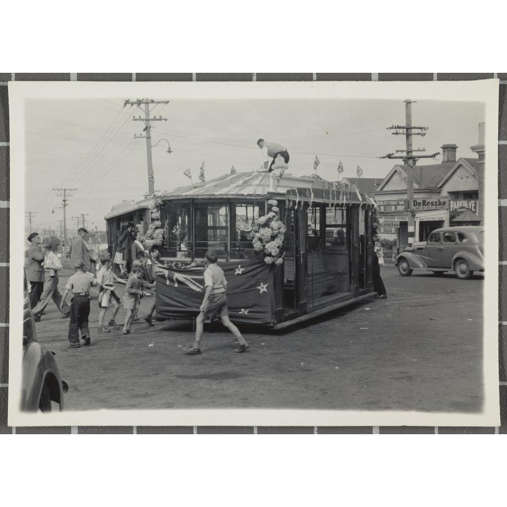 G.C. Ditchfield : Photographs of trams and trains - P2000-041/4