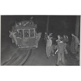 Combination no.27 grinding slowly downhill on final run