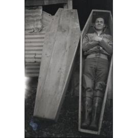 Live man in a coffin, Waipori