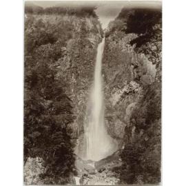 Devil's Punchbowl Waterfall close-up