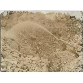 Sluicing gun in action
