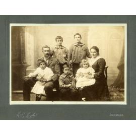 William and Florence Dawson and children
