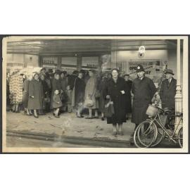 Crowd outside Woolworths, Westport, on opening day
