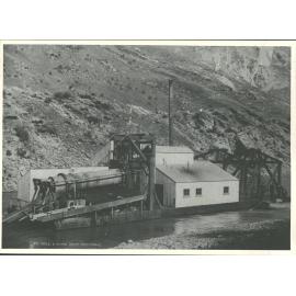 Meg and Annie dredges near Cromwell