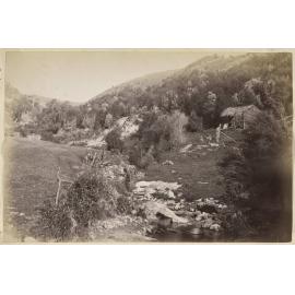 Ruined outhouse, Macraes Gully