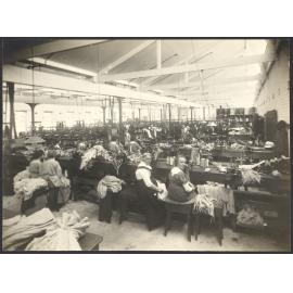 Workers with circular knitting machines
