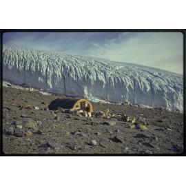 A USA Jamesway hut at Meserve Glacier