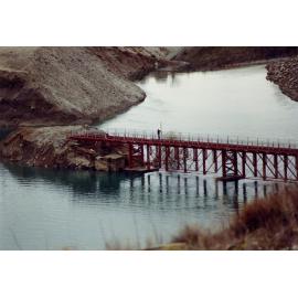 Cromwell Bridge during Lake Dunstan filling