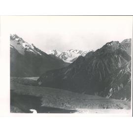 Mar 1915 - Tasman Glacier from Sebastopol, looking into Murchison Valley