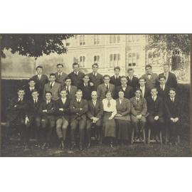 Medical students with Professor Malcolm