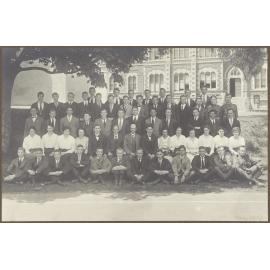 Medical students with Professor Malcolm