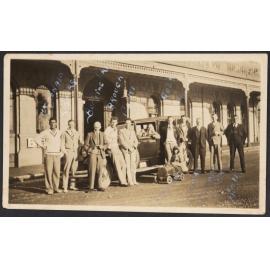Rowing group with car in front of hotel 